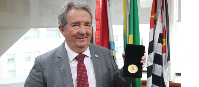 Sérgio Ciquera Rossi é homenageado com Medalha Atricon 30 anos