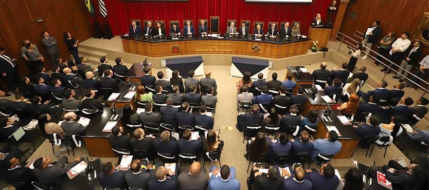 TCE empossa servidores aprovados no concurso de Auditor de Controle Externo