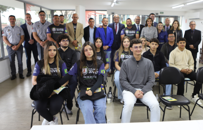Conselheiro Dimas Ramalho recebe Parlamento Jovem de Uru