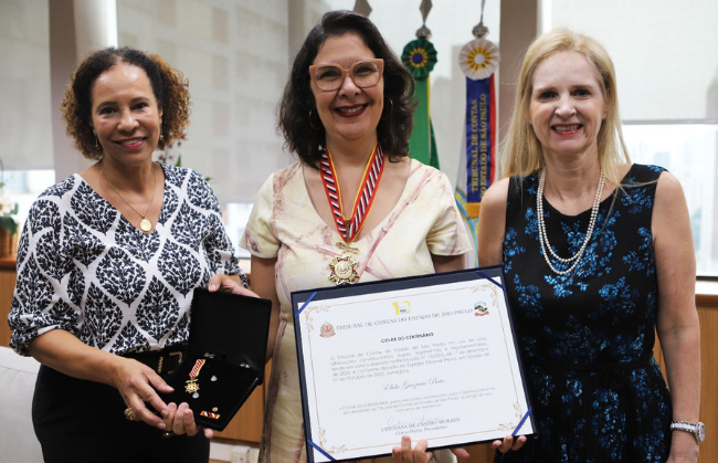 Procuradora de Contas recebe Colar do Centenário do TCESP