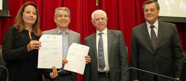 TCESP firma termo de cooperação com CETESB