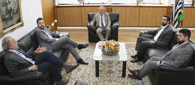 Deputado participa de audiência sobre obras paralisadas no TCE