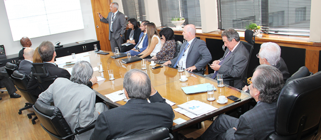 TCESP apresenta resultados de fiscalizações ao Secretário de Estado da Saúde 