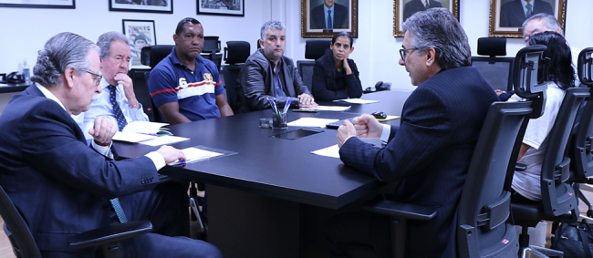 Em audiência, TCE recebe comitiva de representantes de catadores de resíduos sólidos