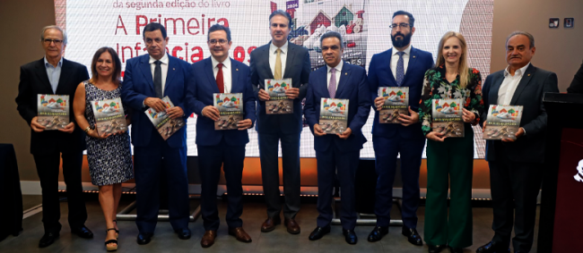 Vice-Presidente prestigia lançamento de livro sobre desigualdades na Primeira Infância
