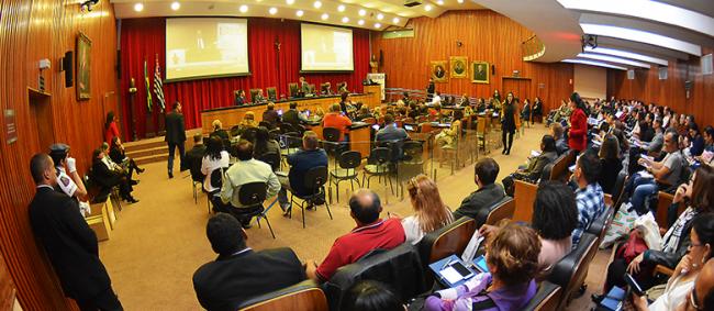 TCE e Arquivo Público lançam guia para auxiliar municípios com transparência e dados públicos