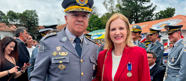 Conselheira Cristiana de Castro Moraes recebe Medalha "Brigadeiro Tobias"