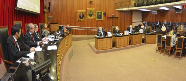 Durante sessão plenária, Conselheiros analisam 22 representações em sede de Exames Prévios de Editais