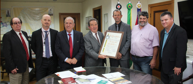 Secretário-Diretor Geral do TCE recebe Título de Cidadania da Cidade de Dois Córregos