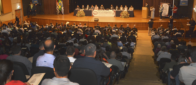 Mais de 600 pessoas participam de reunião do TCE em Araçatuba