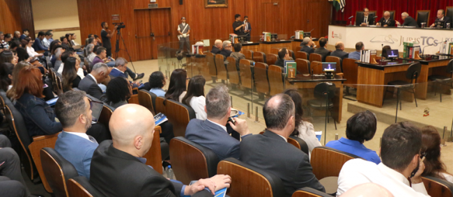 Encontro no TCE discute uniformização de jurisprudências e uso de IA nos TCs