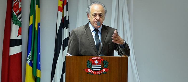 Conselheiro Dimas Ramalho profere palestra na Acadepol