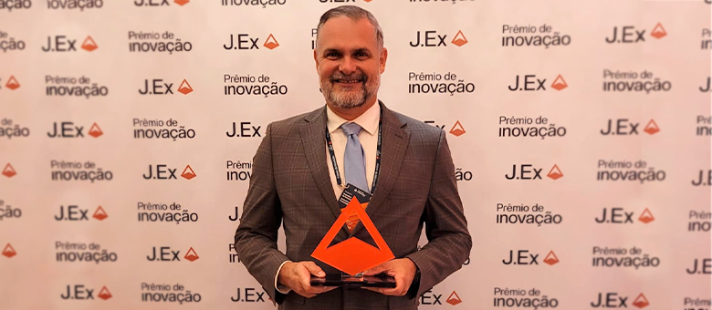 Diretor do DTI do TCESP conquista troféu em Empreendedorismo no Prêmio de Inovação J.Ex 