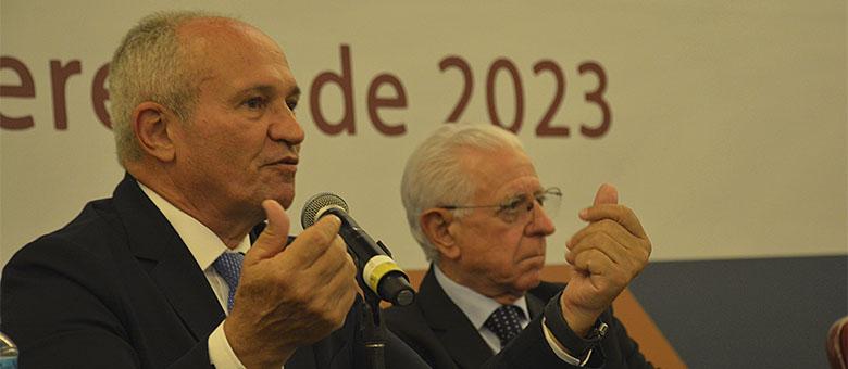 Folha de S.Paulo - Poder - Professores protestam contra Banco Imobiliário  que exalta gestão Paes - 05/03/2013