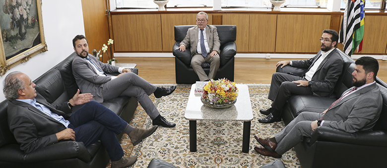 Deputado participa de audiência sobre obras paralisadas no TCE