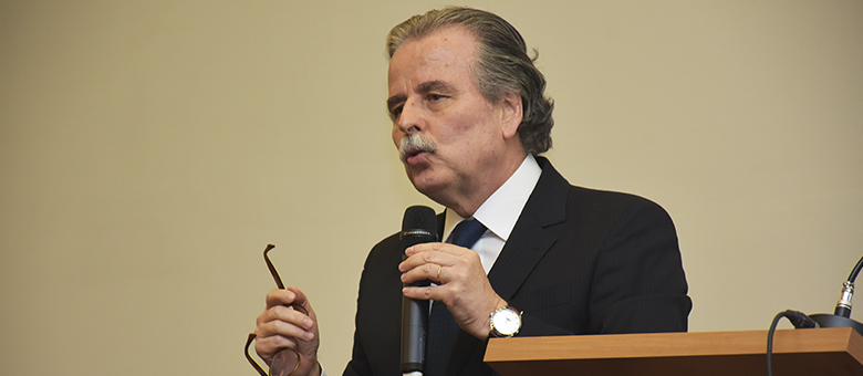 Conselheiro Renato Martins Costa ministra palestra sore avanços do Tribunal de Contas
