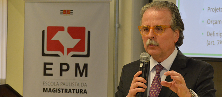 Presidente do TCE apresenta palestra sobre súmulas de gestão de contratos para servidores do TJSP