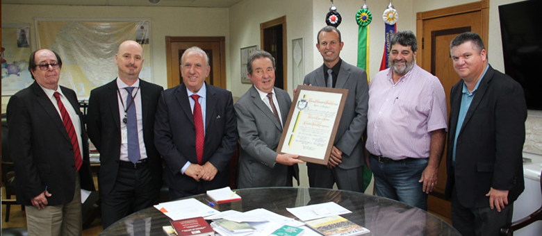 Secretário-Diretor Geral do TCE recebe Título de Cidadania da Cidade de Dois Córregos